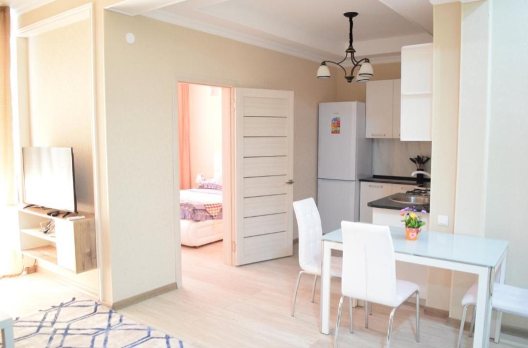 White Apartment With Panoramic View In The Center Bishkek Ngoại thất bức ảnh