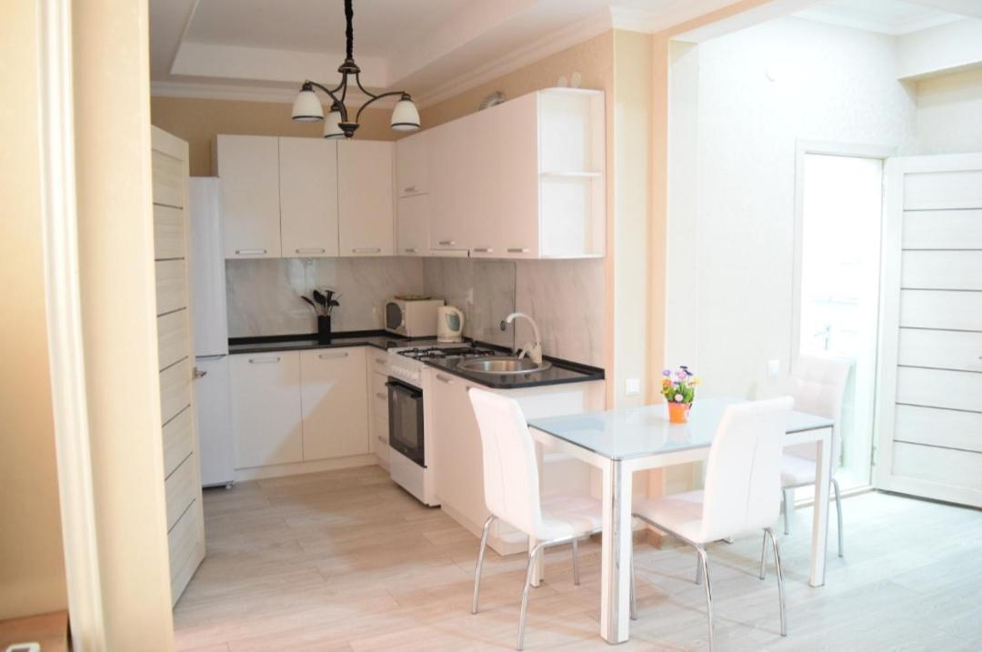White Apartment With Panoramic View In The Center Bishkek Ngoại thất bức ảnh