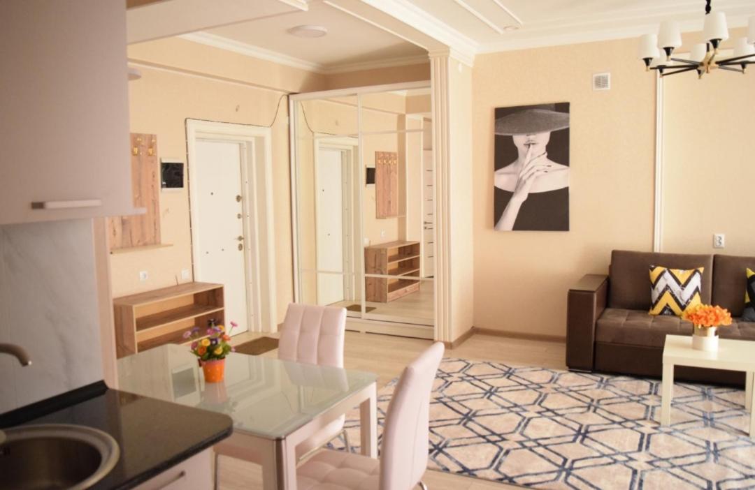 White Apartment With Panoramic View In The Center Bishkek Ngoại thất bức ảnh