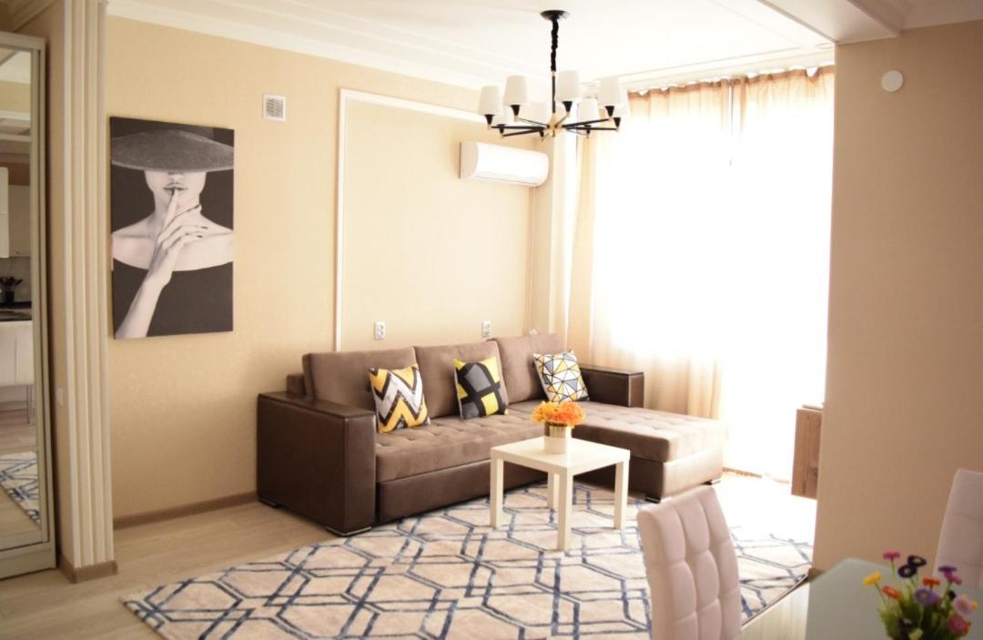 White Apartment With Panoramic View In The Center Bishkek Ngoại thất bức ảnh