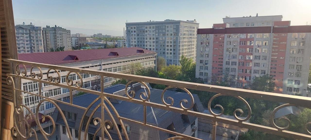 White Apartment With Panoramic View In The Center Bishkek Ngoại thất bức ảnh